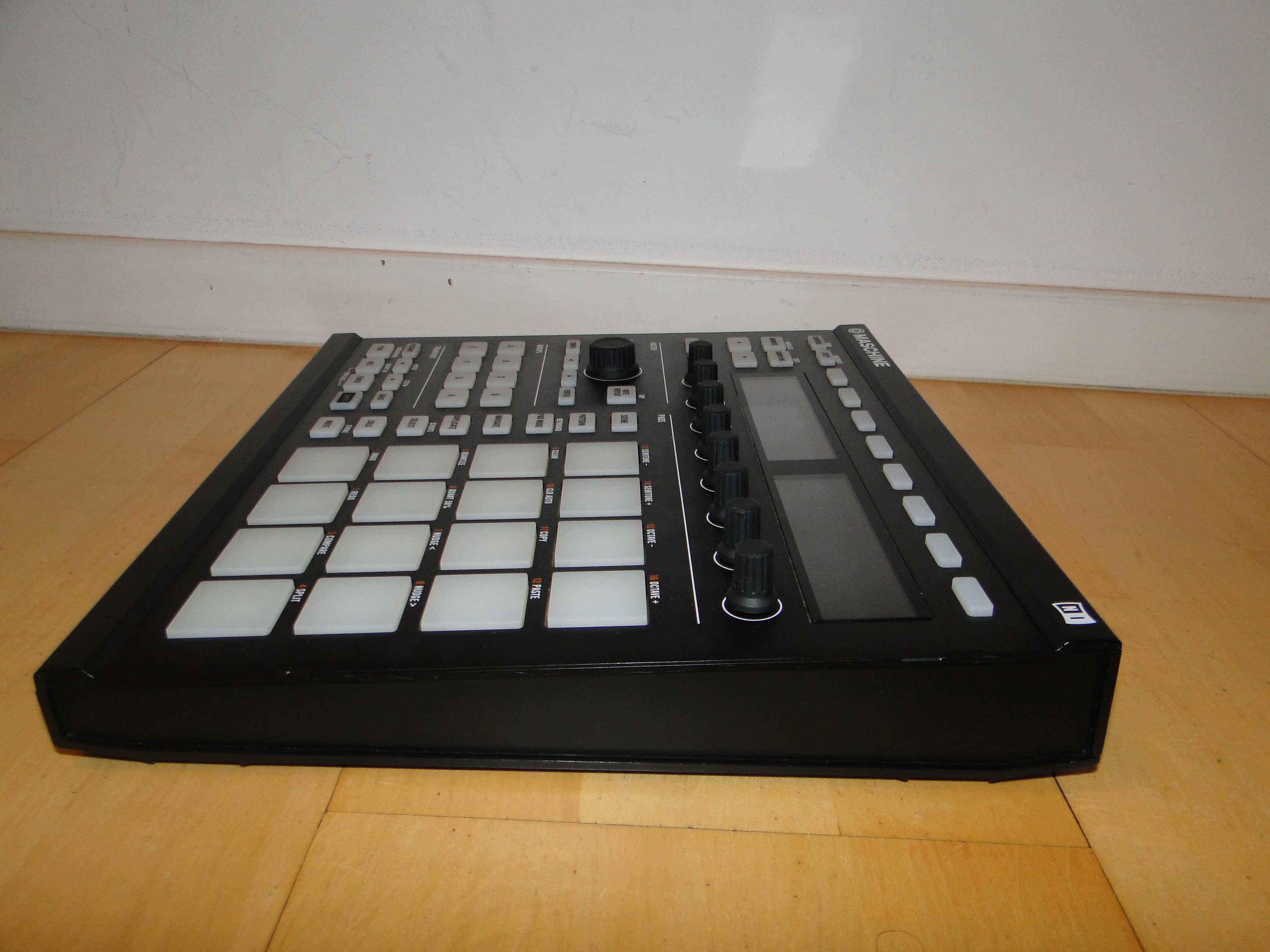 Zawodowa Stacja Dla DJ Kontroler Native Instruments Maschine MK2.Nówka