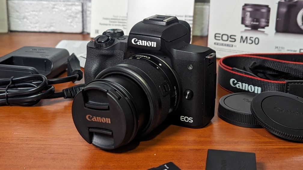 Canon M50 з об'єктивом 15-45 stm