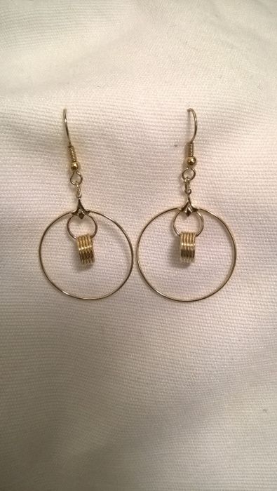 Brincos circulares dourados (portes incluídos)