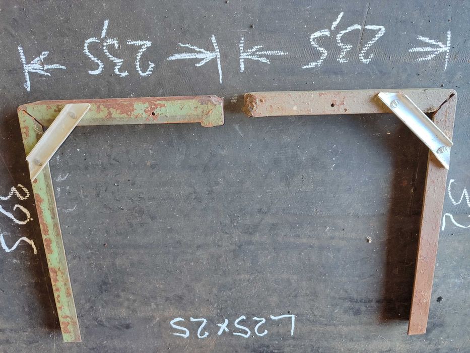 Уголок для полки