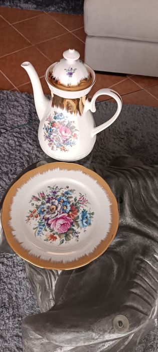 Conjunto de loiça de Limoje