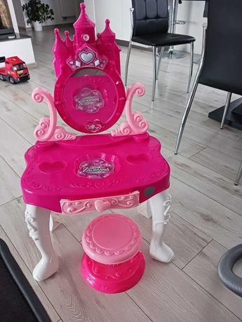 Toaletka dla dziedczynki