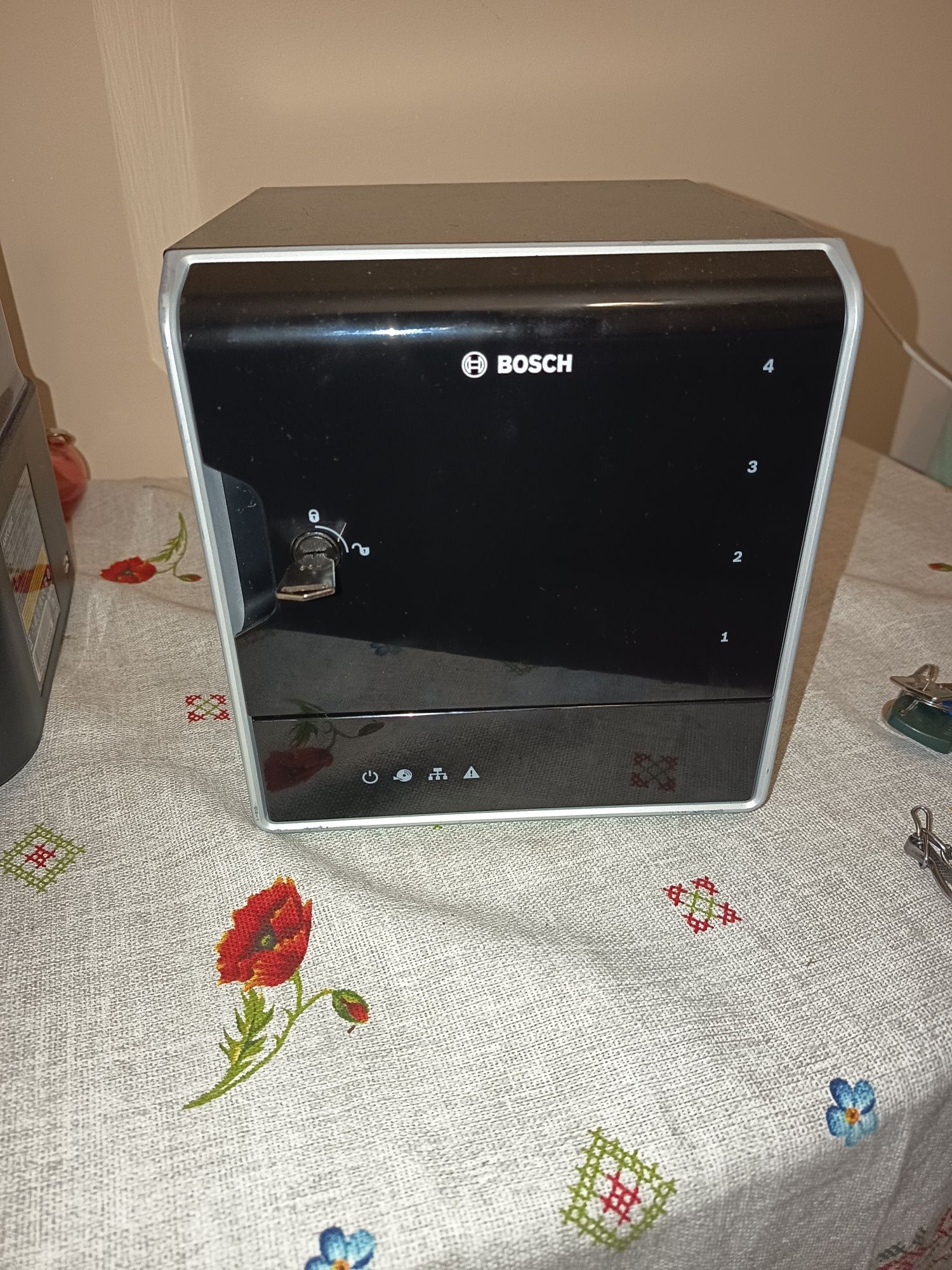 NAS - Сервер, Медиа сервер. /Відеореєстратор Bosch DIVAR IP 3000