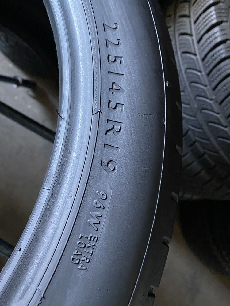 Шини 225/45/19 - 4шт Dunlop Sport Maxx RT