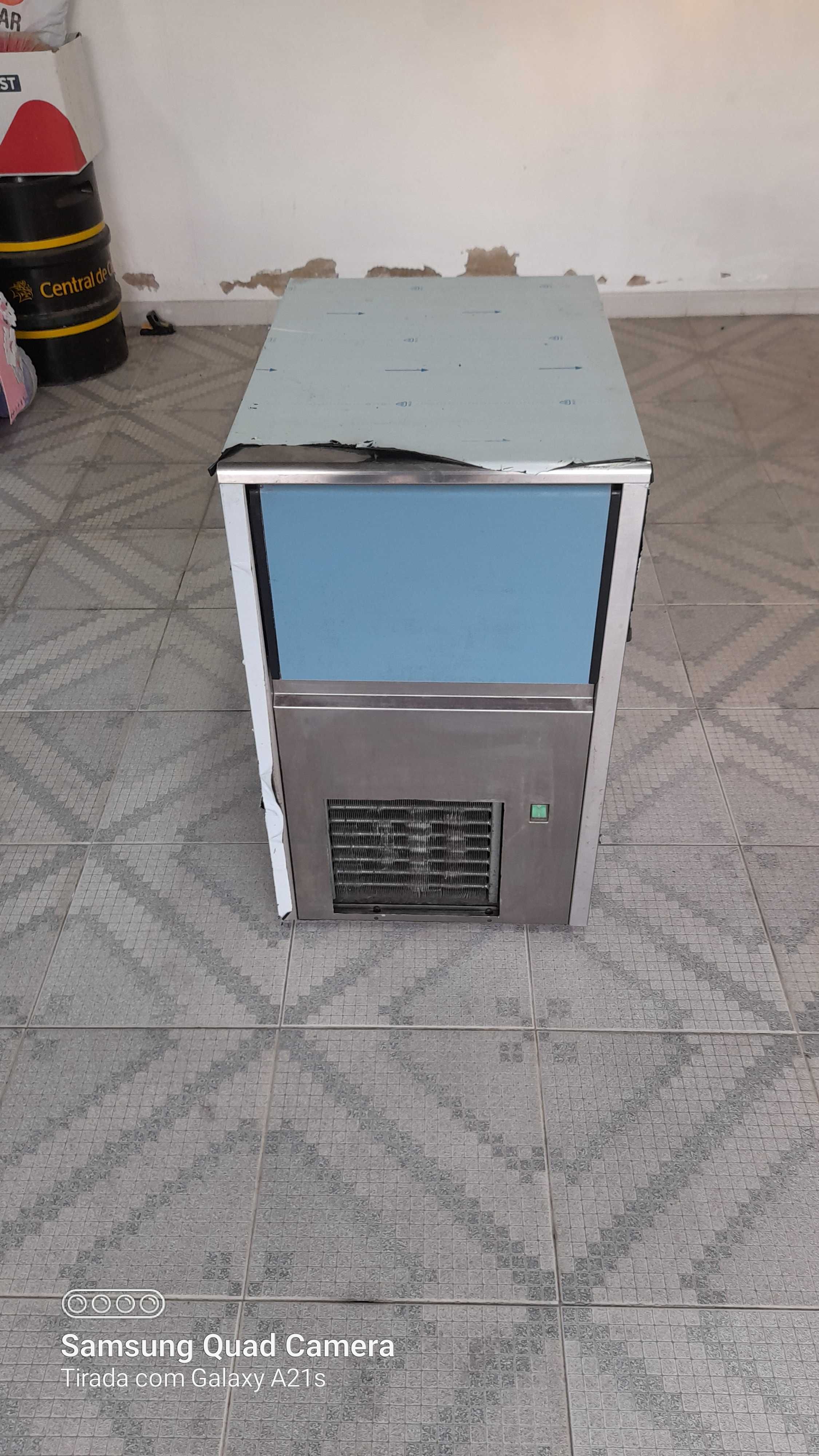 Máquina de Gelo Bom Estado