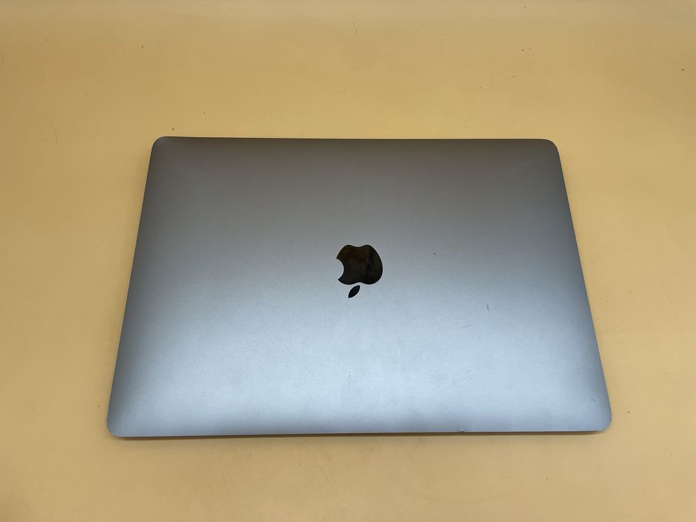 Macbook air 2020 256ssd i5