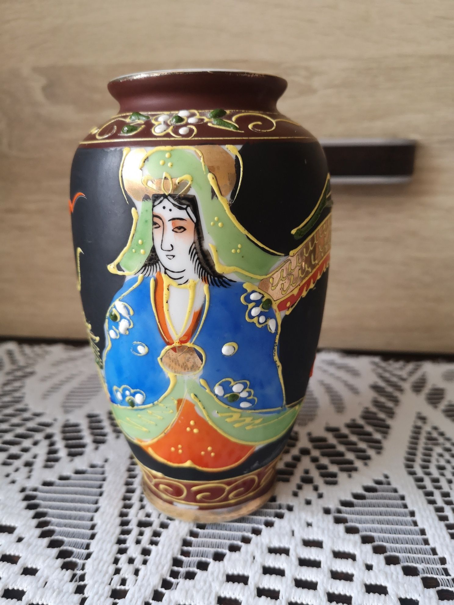 Stary porcelanowy japoński wazon kobieta smok