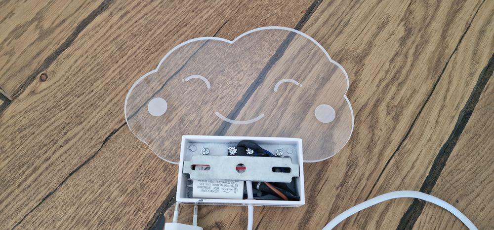 Lampka na łóżko dziecka Chmurka zimny biały