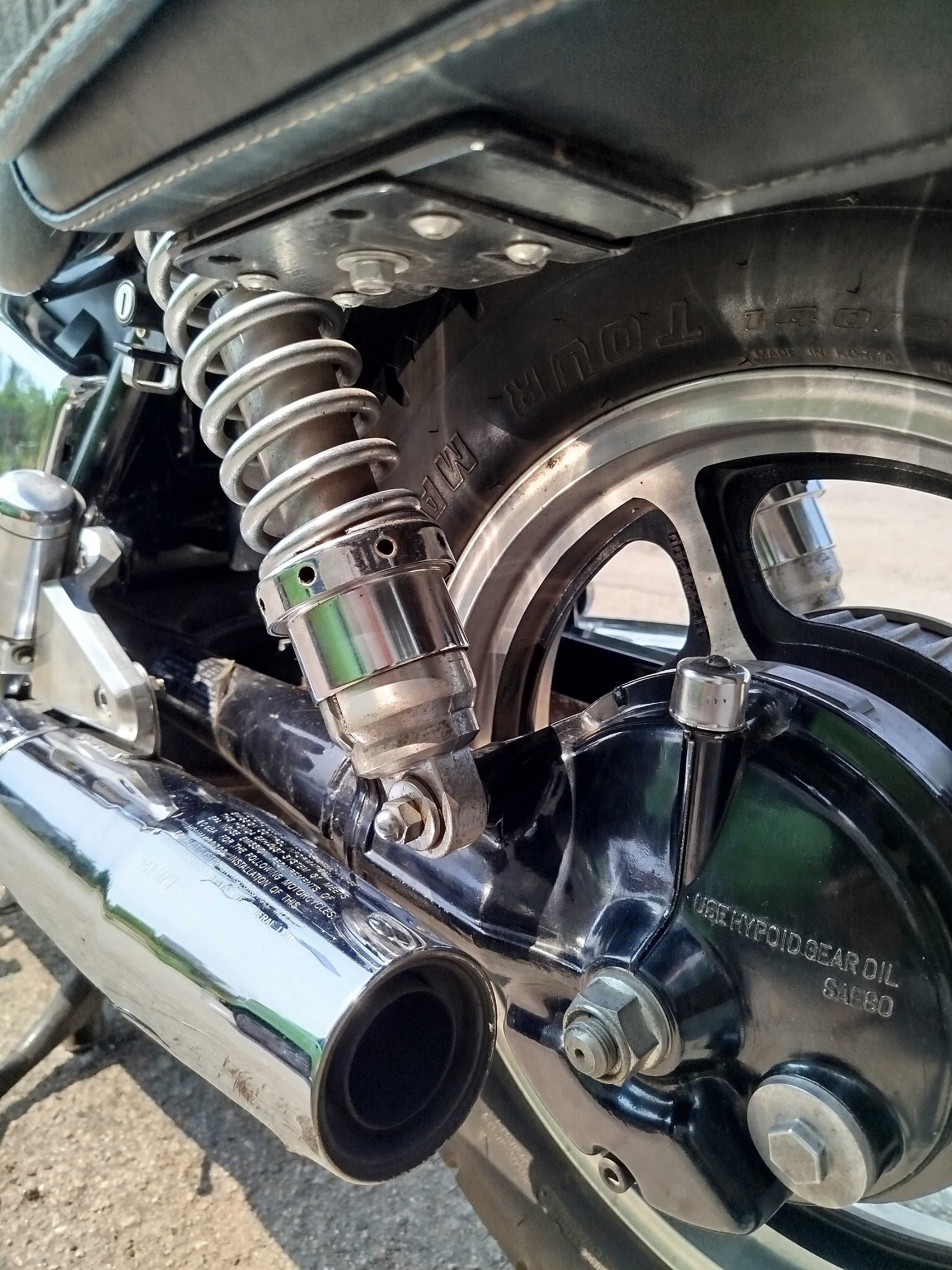 Продам мотоцикл Honda VT700C.