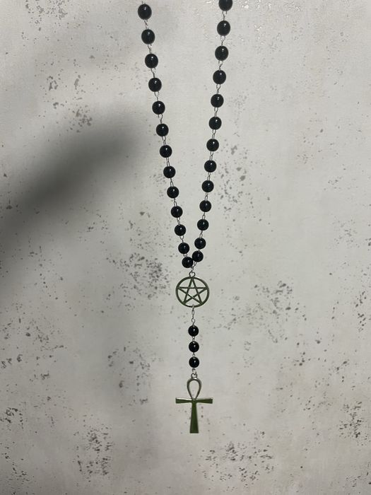 Готична прикраса з пентаграмою і анкхом