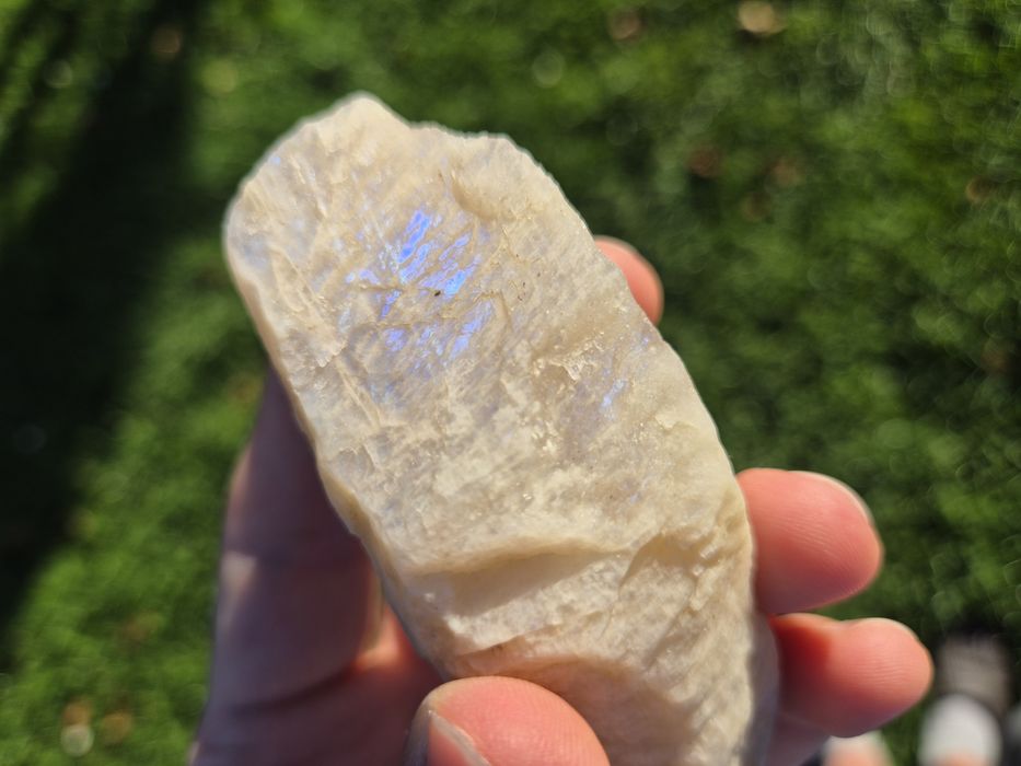 Kamień księżycowy biały niebieski