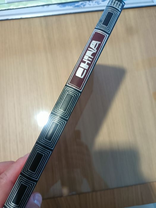 Vendo o Livro sobre os Tesouros da China Imperial