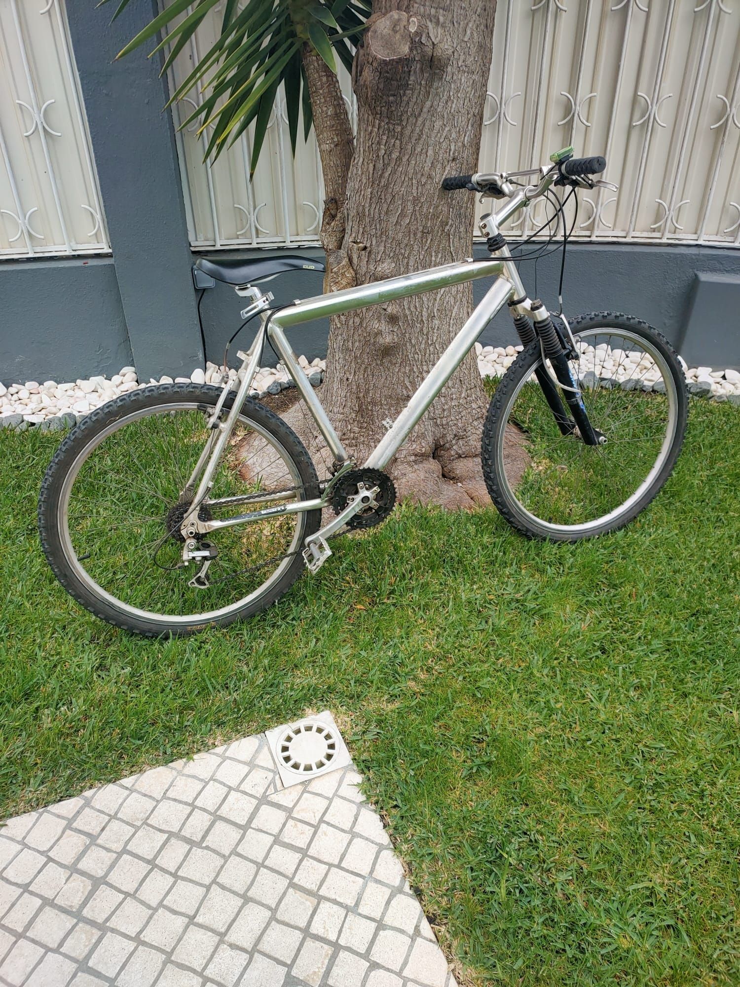 Bicicleta BTT de Alumínio