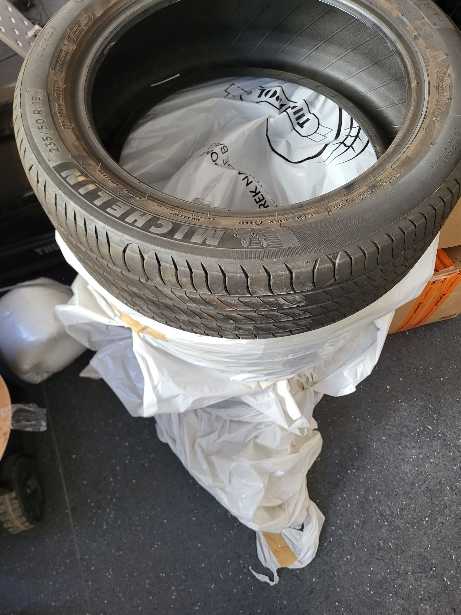 Opony Michelin 235/50 R19 jak Nowe