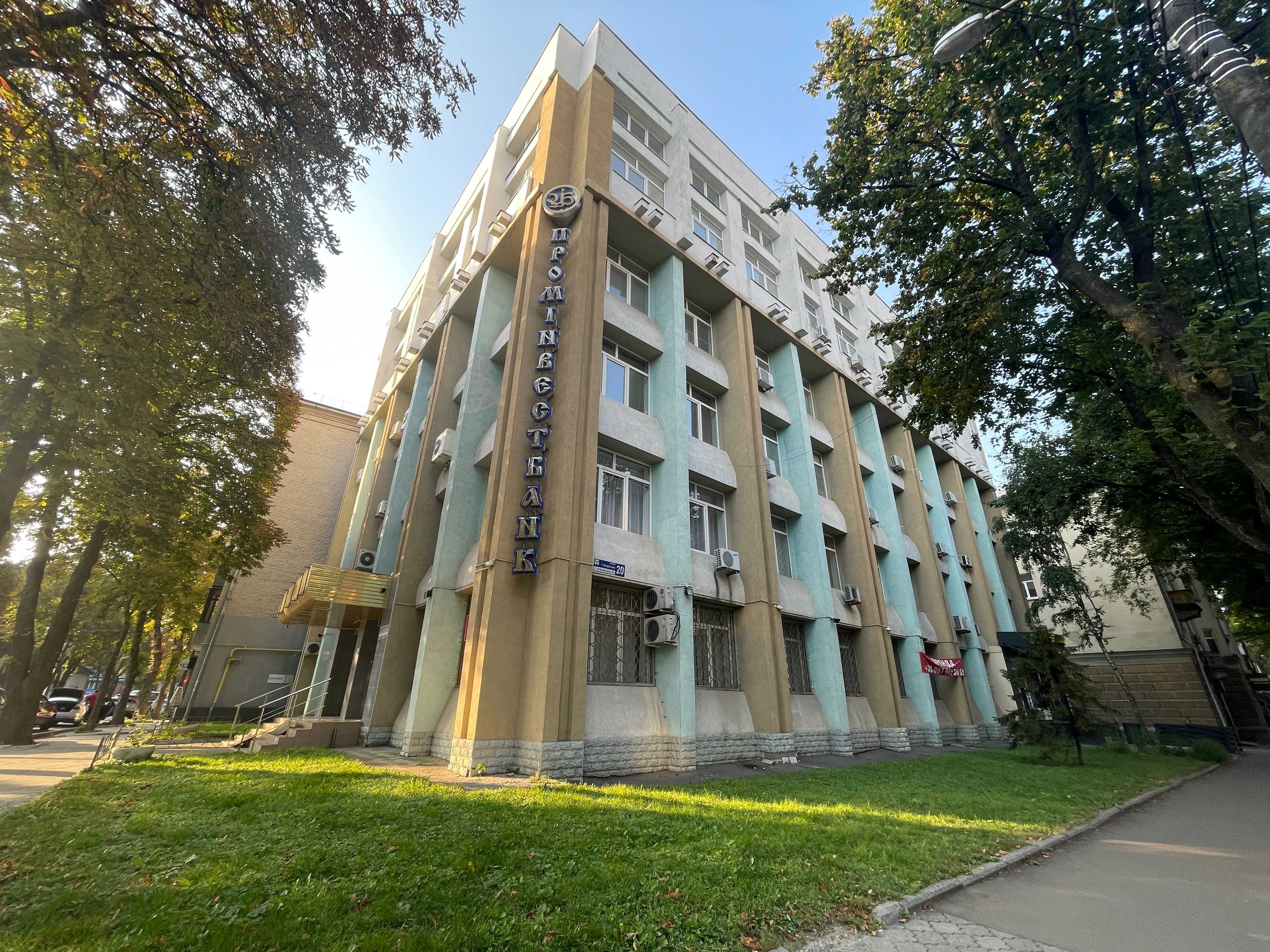 Бізнес центр з бомбосховищем 1800м2