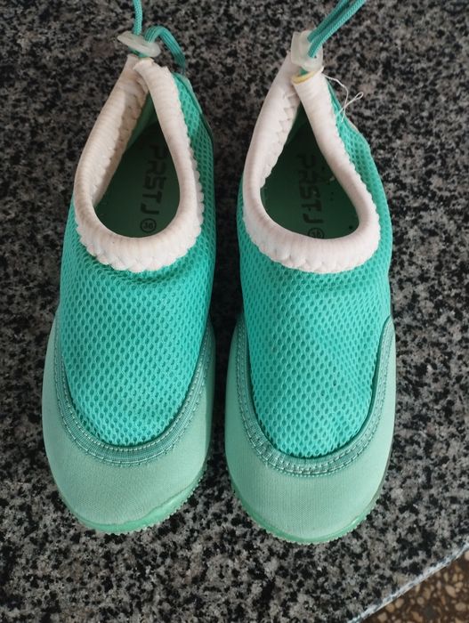 Обувь для бассейна и пляжа. Размер указан на подошве, примерно 35-36