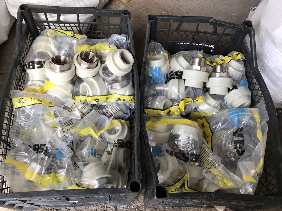 Муфта наружна і внутрішня Vesbo d40x1 1/4 під пайку