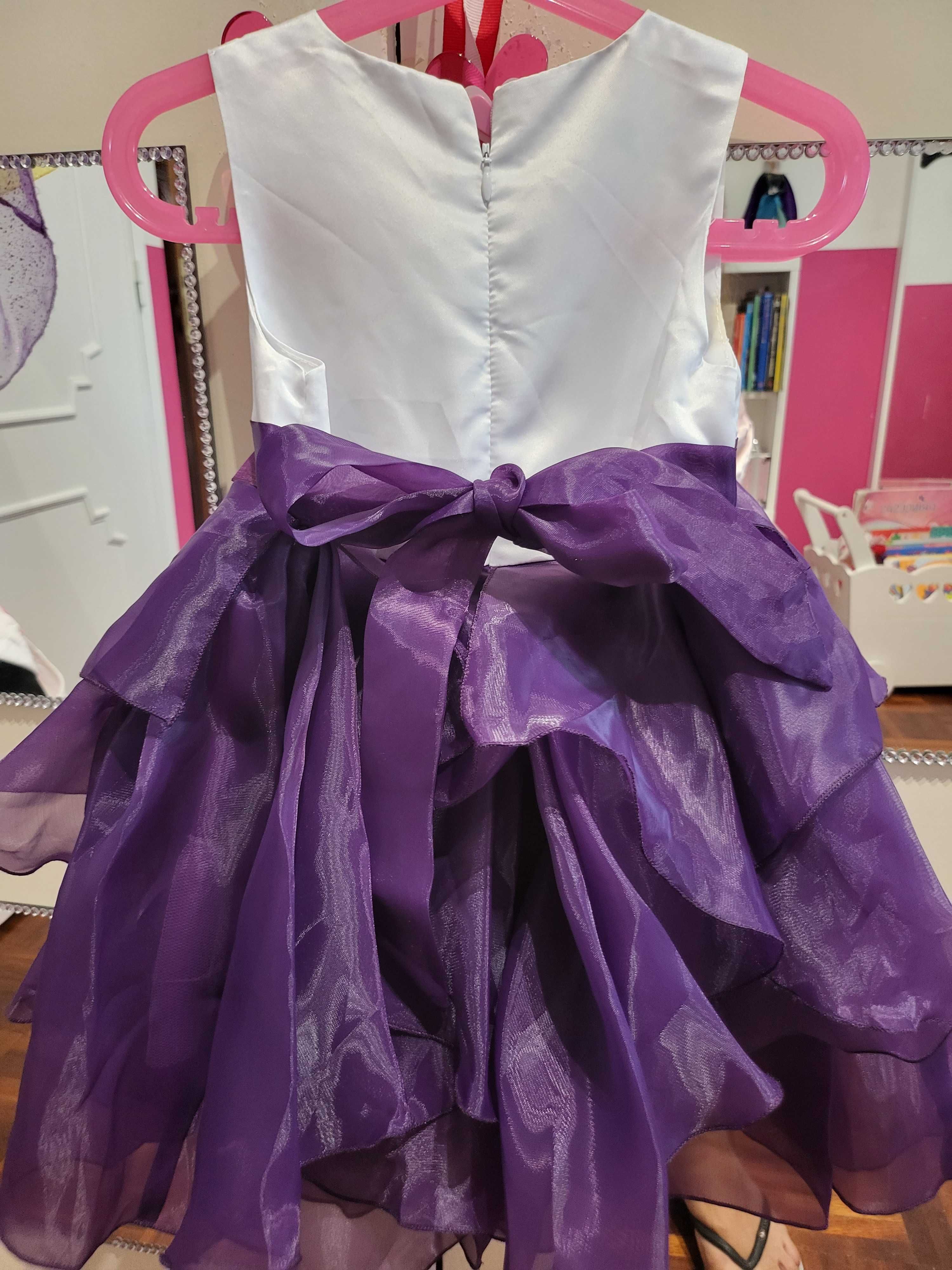 Vestido de festa com saia de folhos