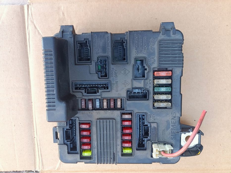 Skrzynka moduł UPC Renault Scenic II Megane II Grand bezpieczników