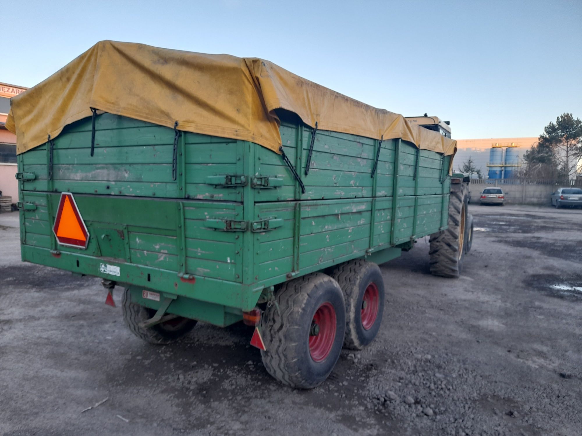 Przyczepa tandem kiper