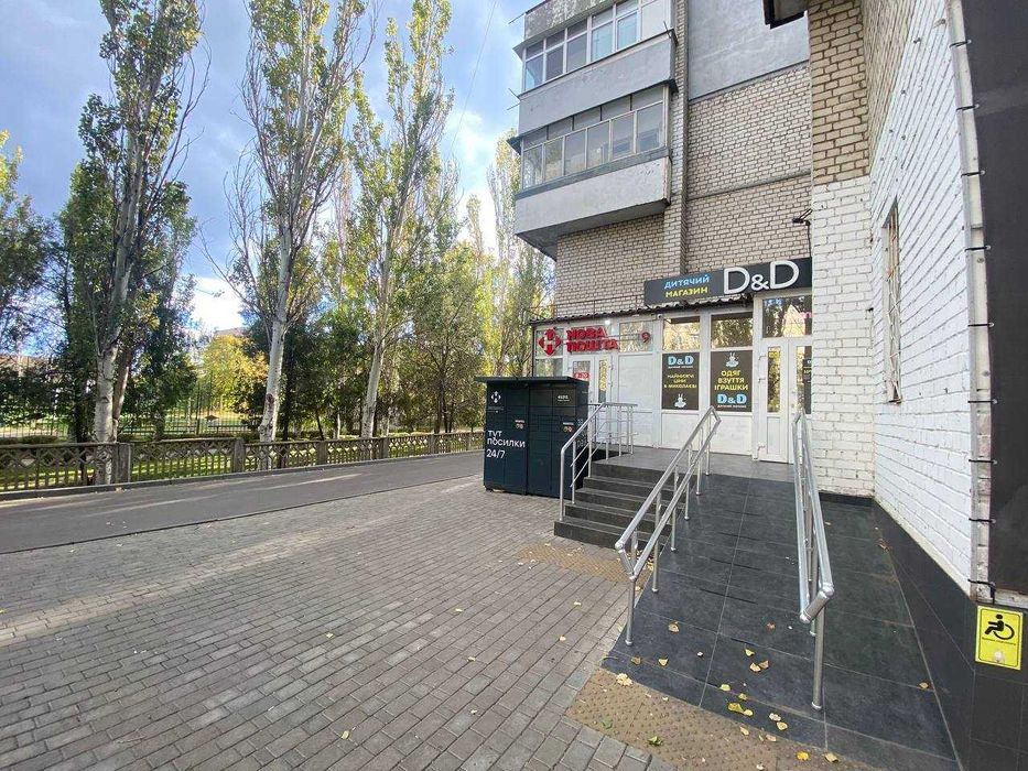 Ліски Карпенко торгове приміщення 105 кв.м. прохідняк фасад