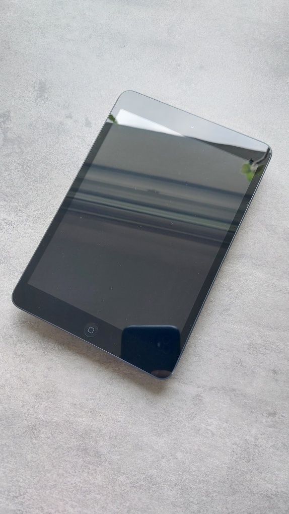 Tablet Apple iPad mini 7.9" 512 MB / 16 GB
