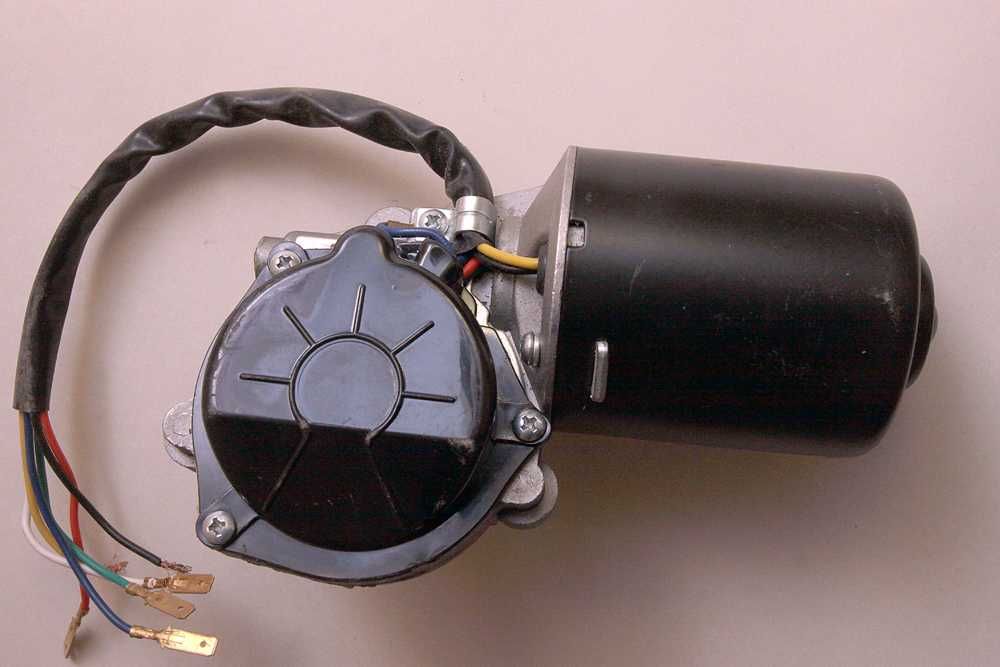 Мотор привода стеклоочистителя, ремень генератора