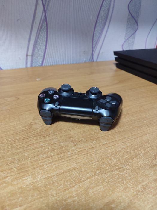 PlayStation 4 pro, в отличном состоянии б/у