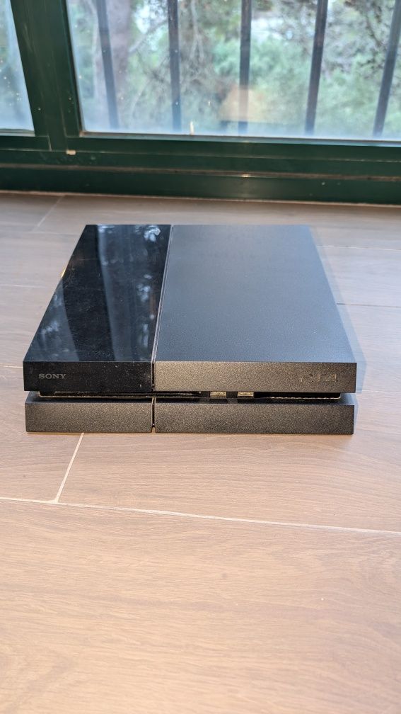 PS4, 3 controles e 7 Jogos
