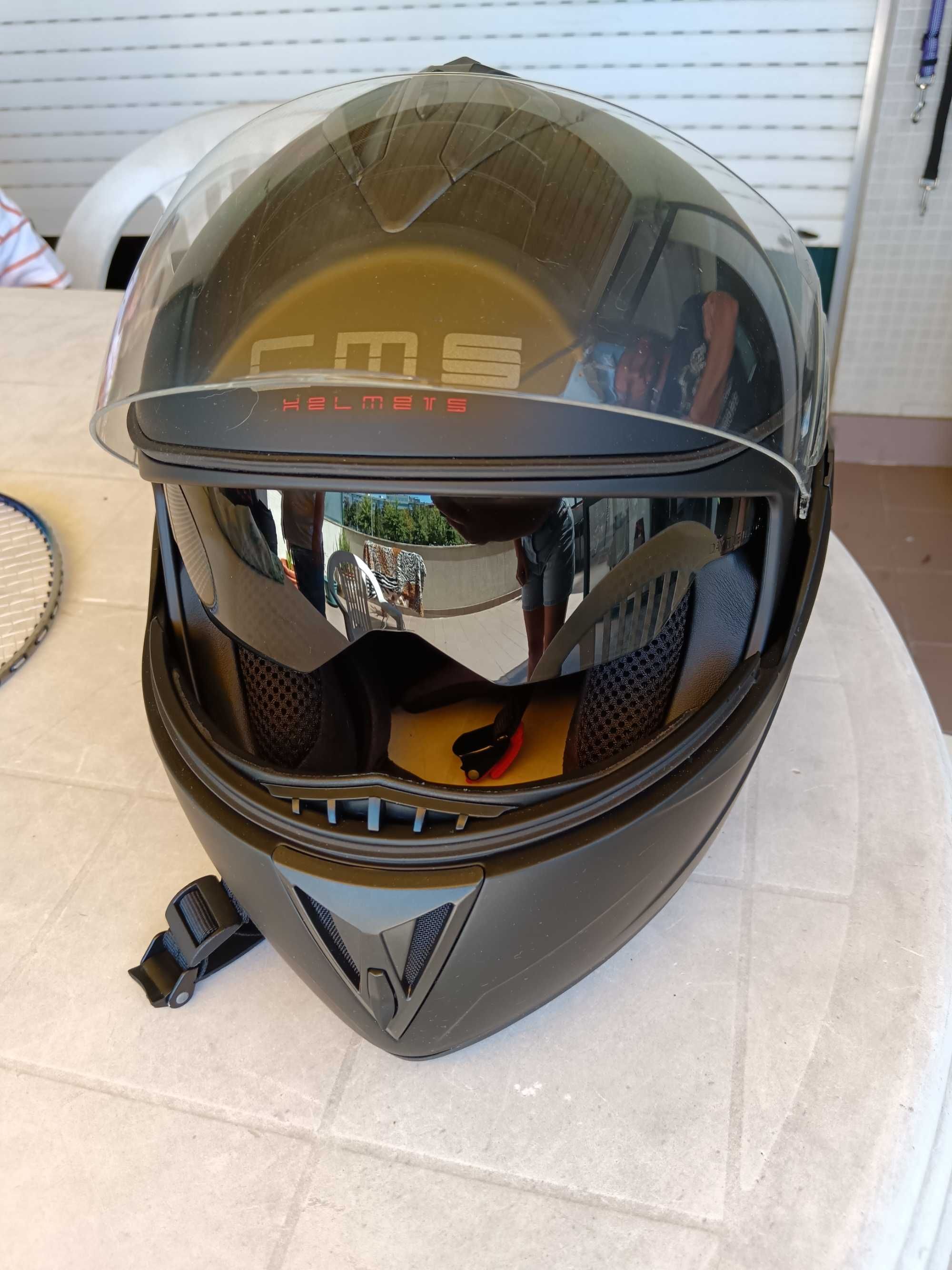 Casaco motard e capacete