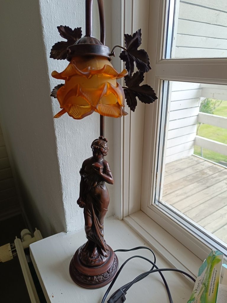 Lampa w stylu art  deco