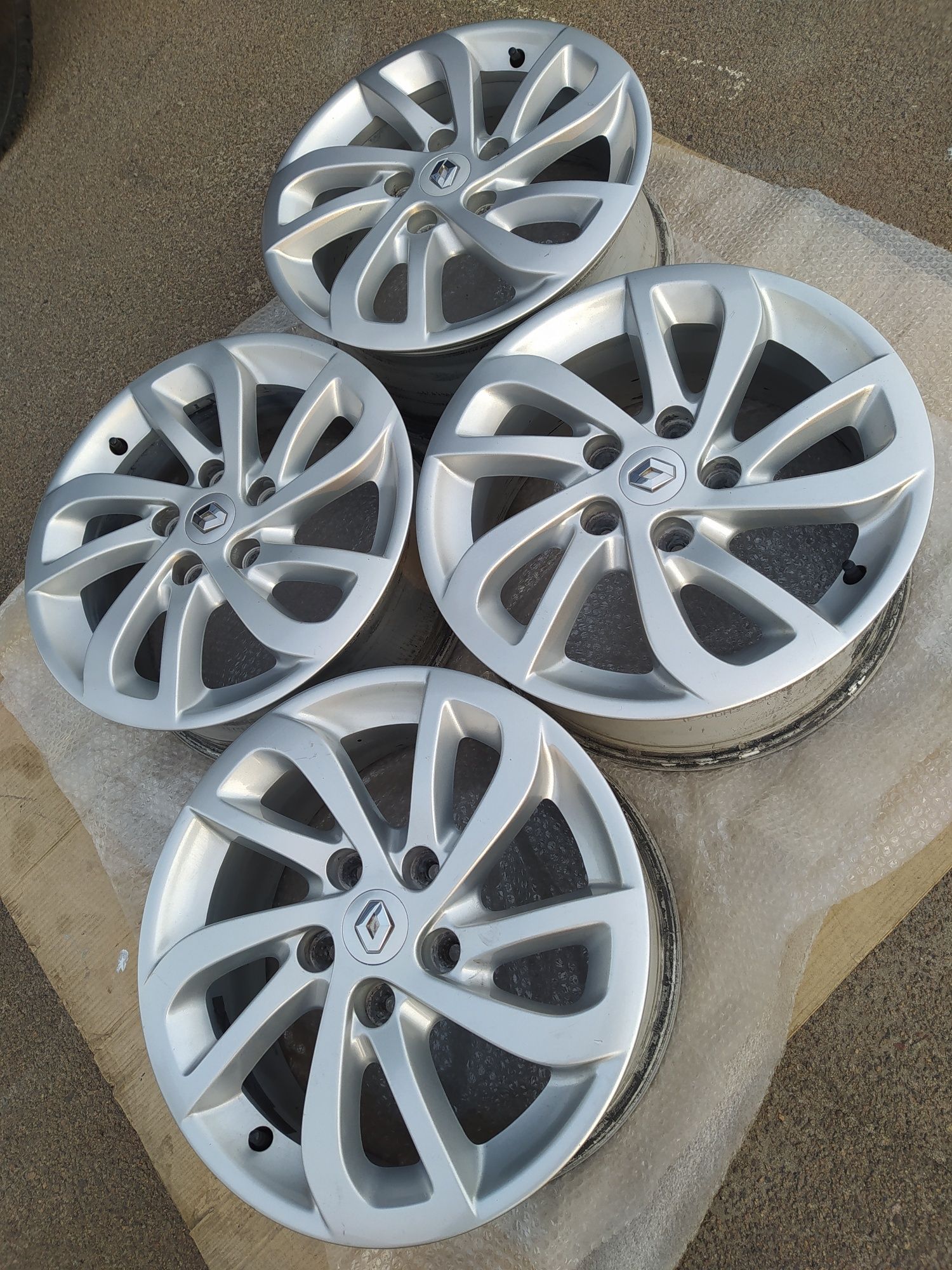 Диски Renault Megane Scenic Fluence Arkana Duster Dacia R16(5*114,3)