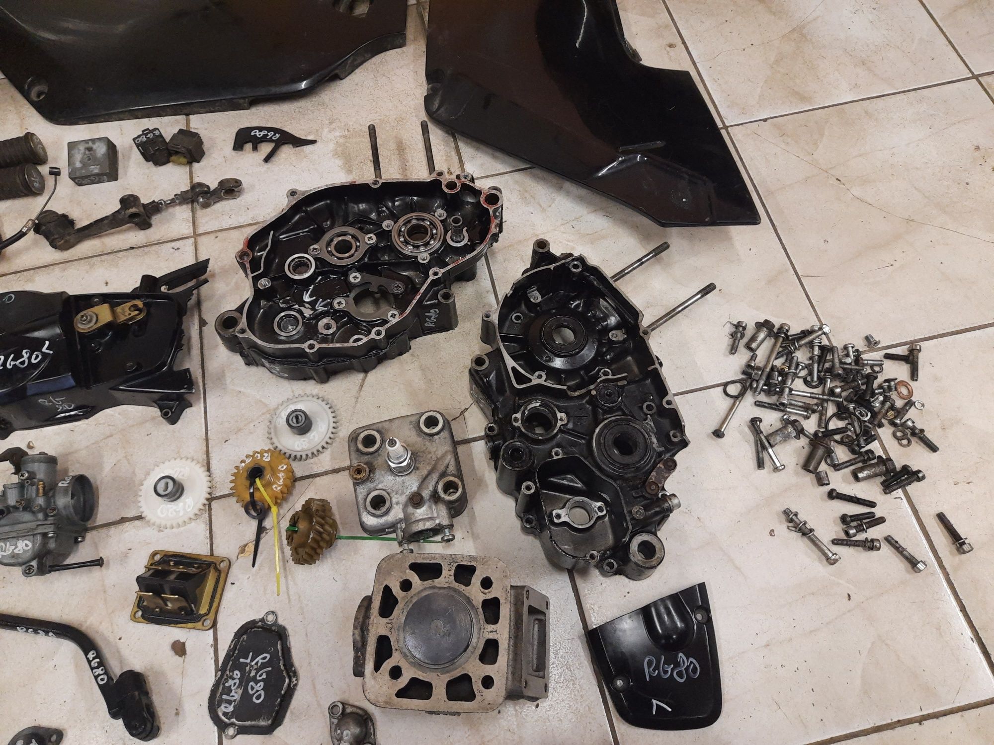 Suzuki RG 80 silnik części wał sprzęgło cylinder bak magneto licznik