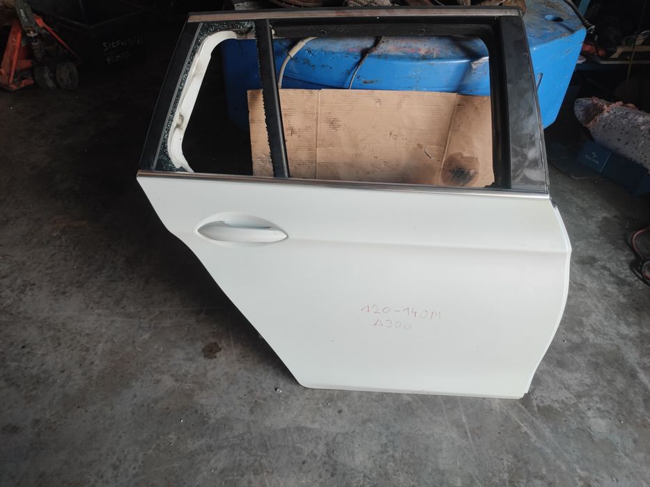 Drzwi prawe tył BMW f11 kod lakieru  a300 org