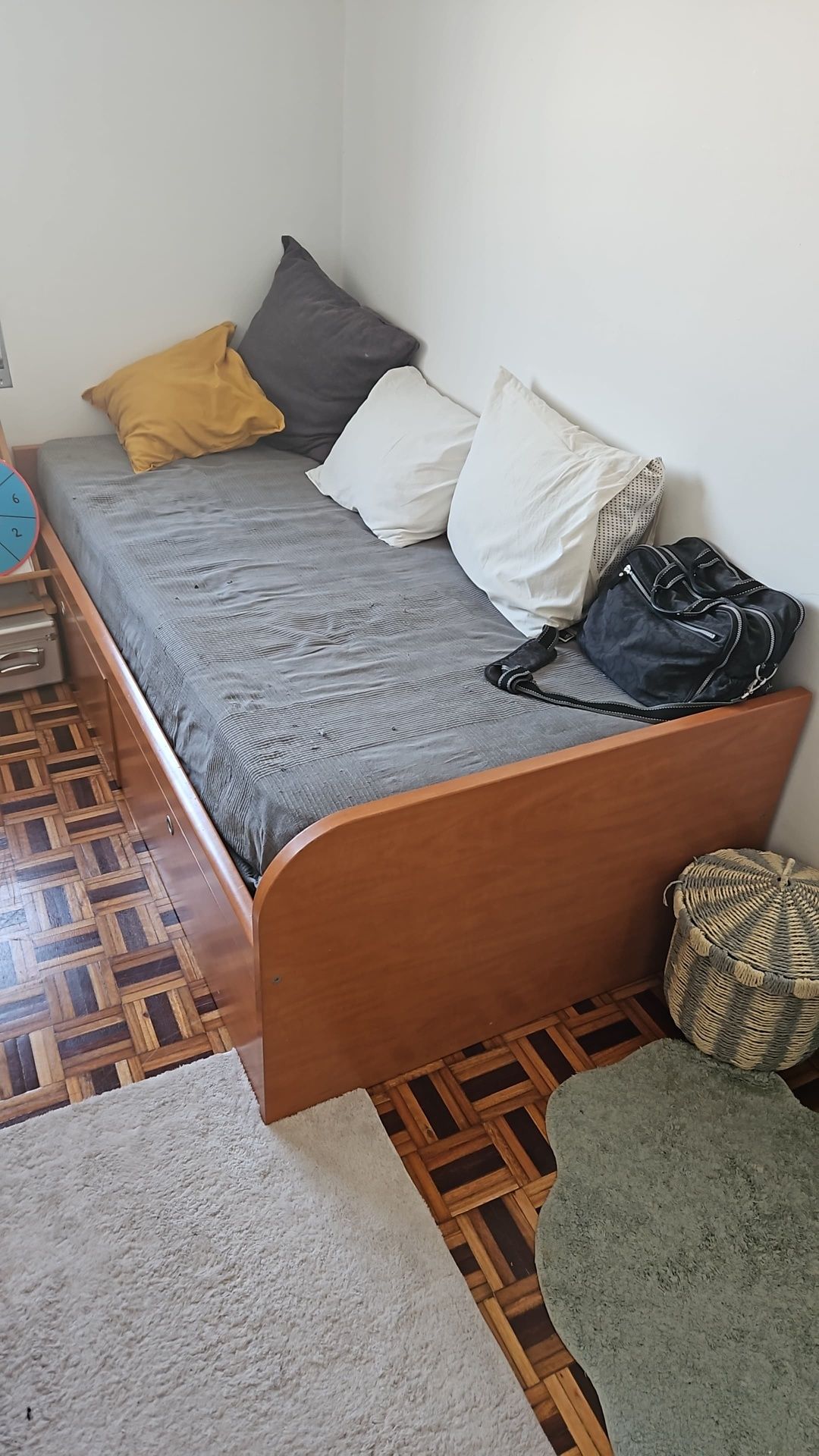 Cama de solteiro em Cerejeira