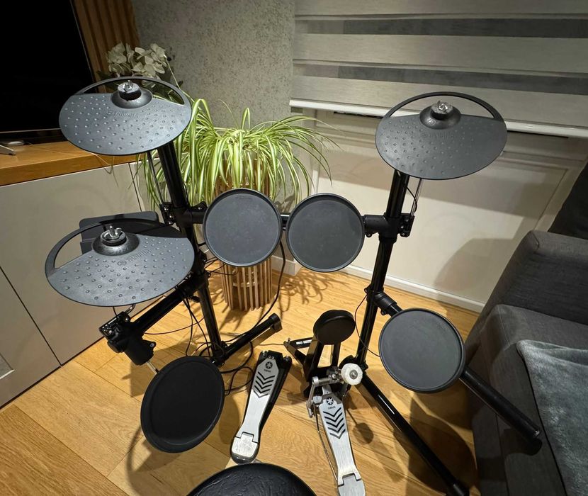 Perkusja zestaw elektroniczny YAMAHA DTX400K ze stołkiem i pałeczkami