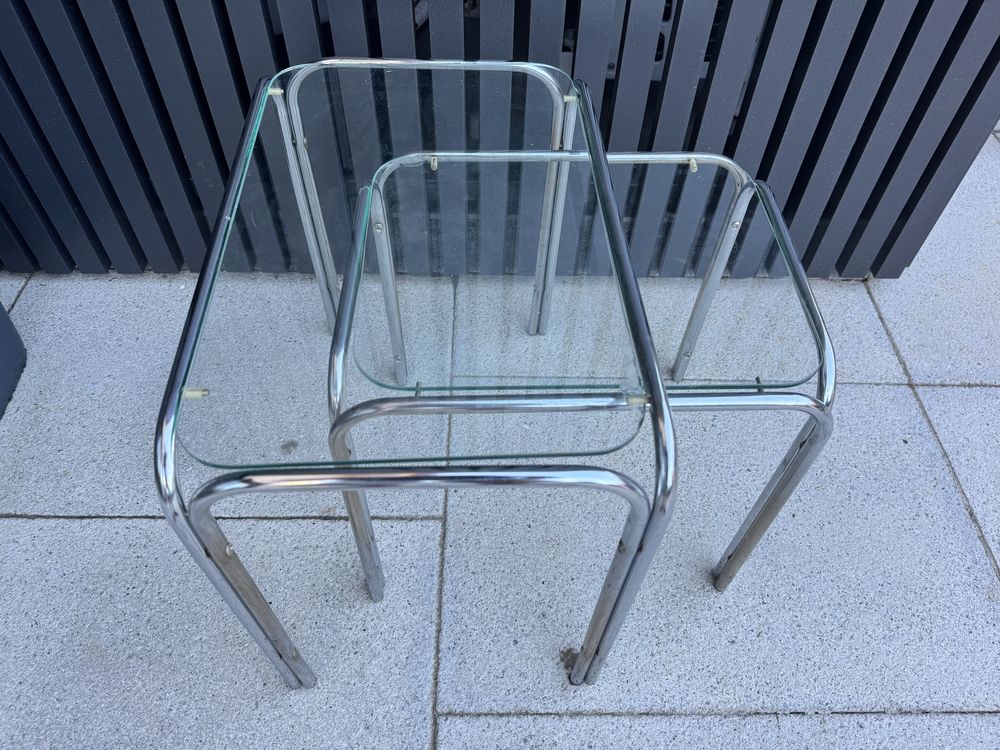 Conjunto de 2 Mesas de Apoio em Vidro e Metal - Estilo Moderno