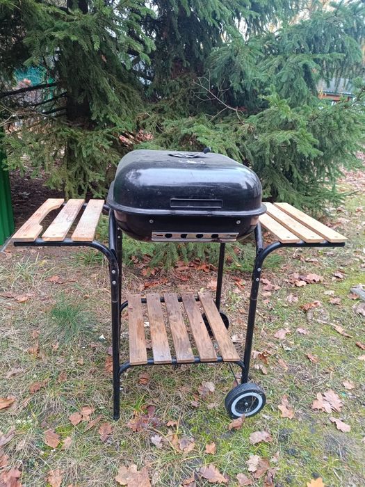 Grill ogrodowy na kółkach