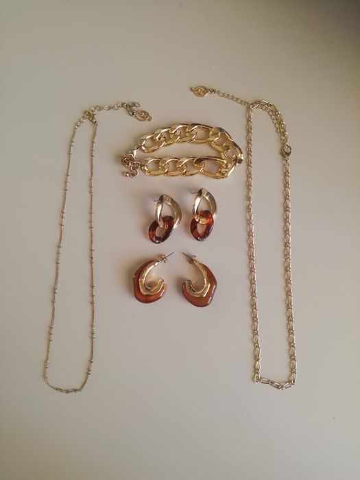 Браслет,серьги, цепочка . Цена 100 за всё