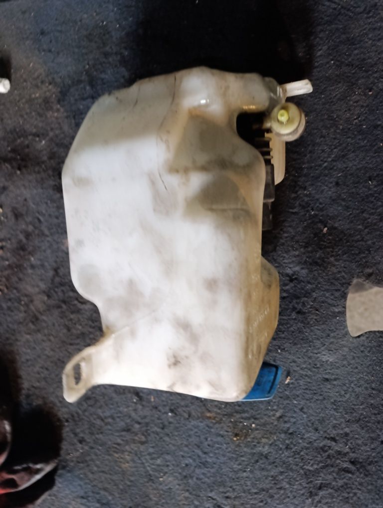 Zbiornik zbiorniczek płynu spryskiwaczy volkswagen golf 4 audi a3 8 l
