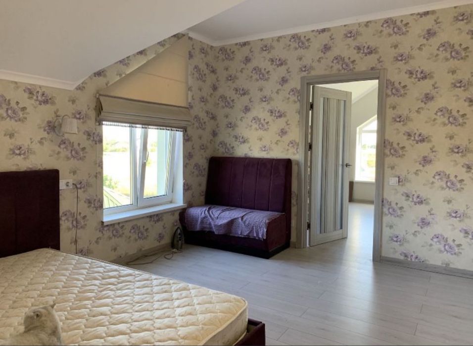 Будинок з ремонтом та меблями_Макарів