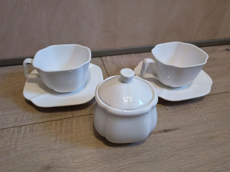 Zestaw 2 filiżanek i cukiernicy