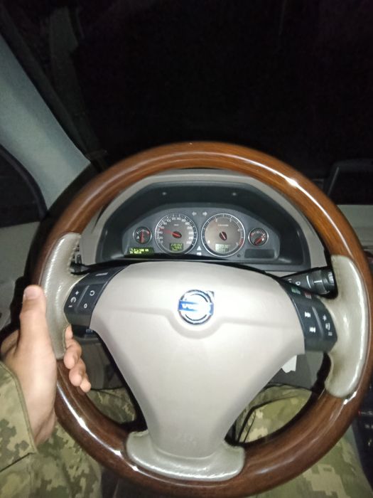 Джип для ЗСУ Вольво ХС90