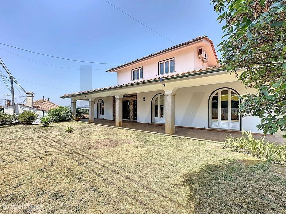 Moradia T3 Independente c/ Jardim, Ginásio e Excelentes Áreas - S. Roq