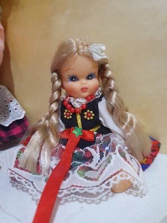 Маленька гарна лялька Україночка.