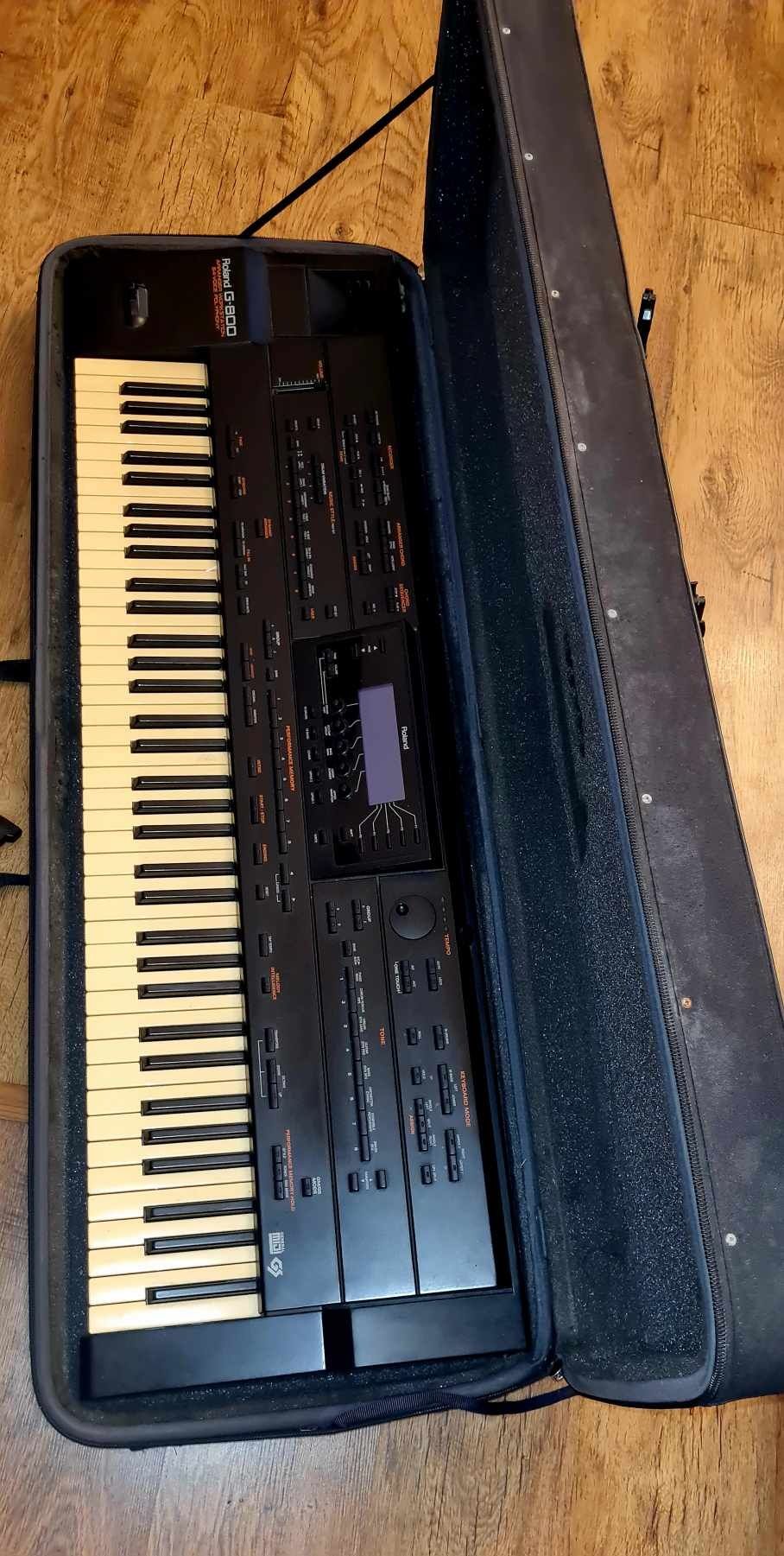 Organy Roland g800 plus futerał