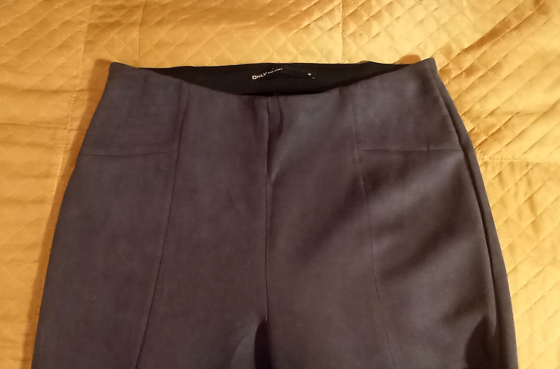 Замшеві брючки ONLY р.40(L)
ONLY
Розмір М (на L теж будуть)