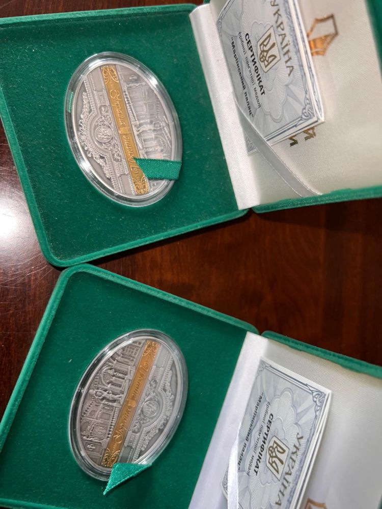 Продам монети, медалі, срібло, купюри