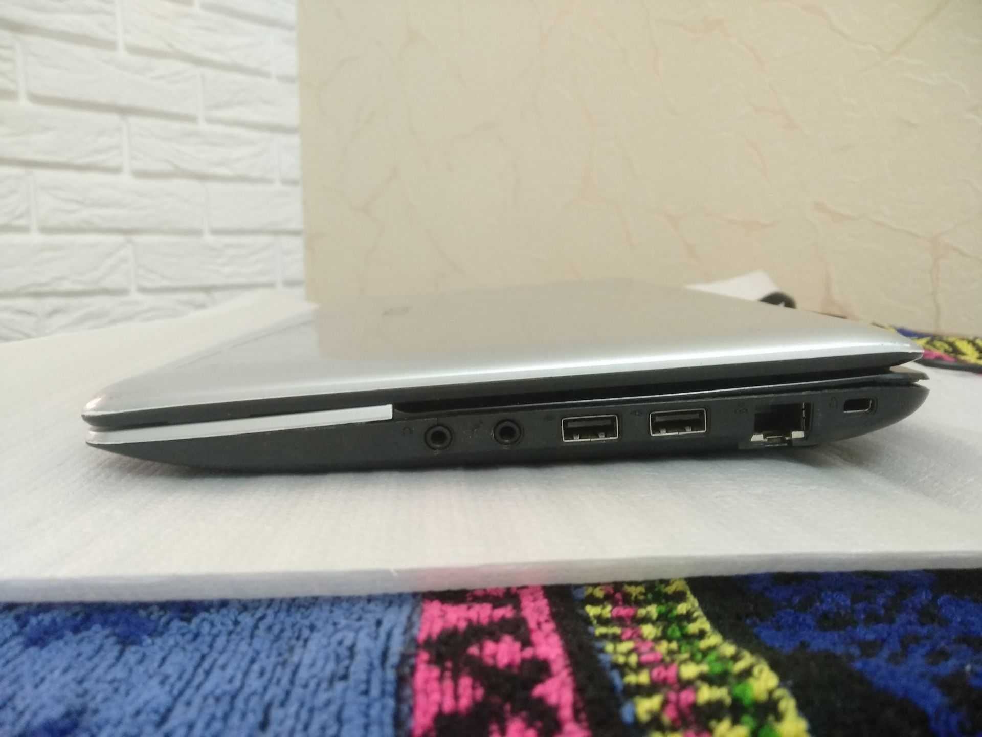 Нетбук Asus Eee PC 1215B