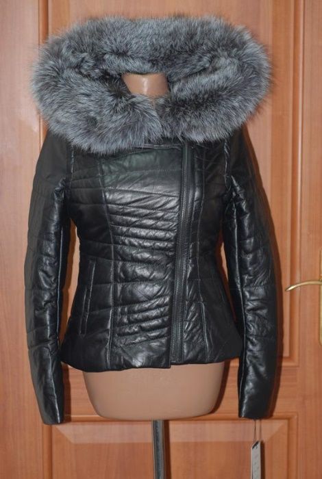 Кожаная куртка трансформер с шикарным капюшоном из чернобурки.